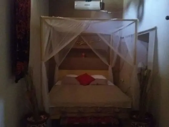 Büyük Yataklı Tek Kişilik Oda