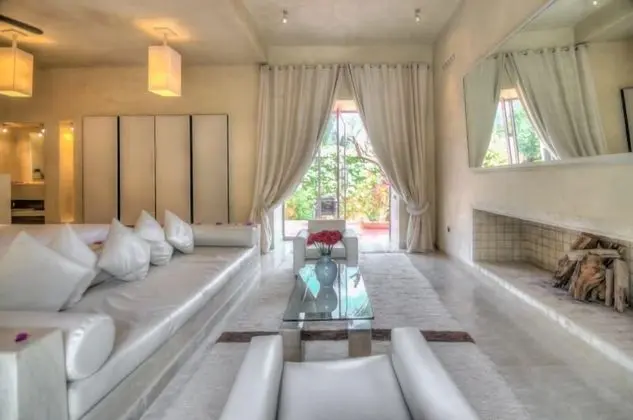 Villa (White Villa, Villa Blanche)