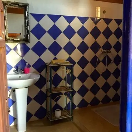 Üç Kişilik Oda, 3 Tek Kişilik Yatak, Ortak Banyo