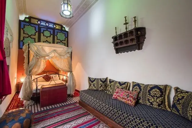 Üç Kişilik Oda (Halima)