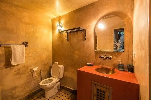 Üç Kişilik Oda (Halima)