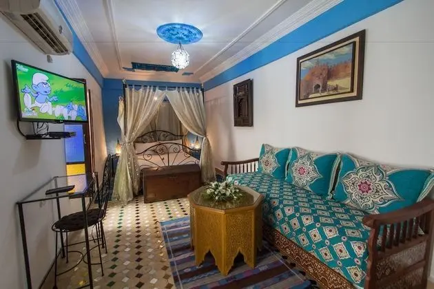 Üç Kişilik Oda (Jalil)