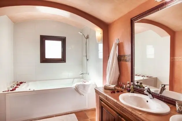 Luxury Süit, Jakuzi (Nekor)