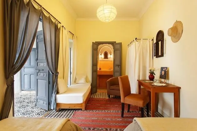 Traditional Tek Büyük veya İki Ayrı Yataklı Oda