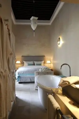Tek Büyük Yataklı Oda, Küvet (Perle)