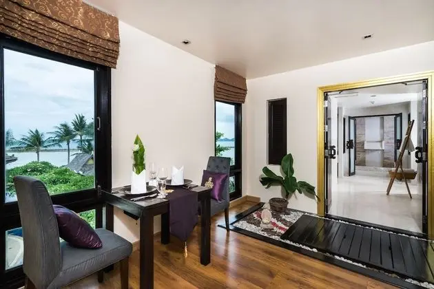 Deluxe Suite Sea View - Free one way airport transfer