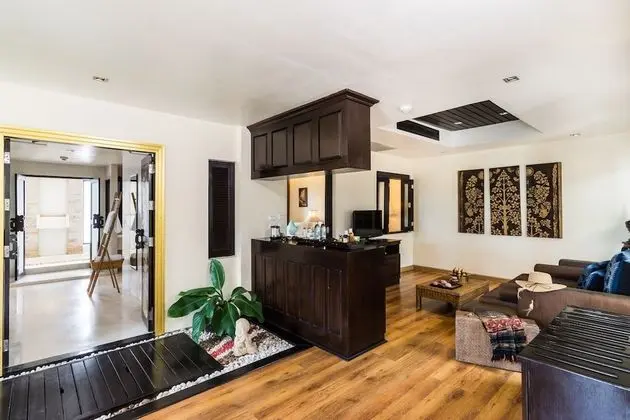 Deluxe Suite Sea View - Free one way airport transfer