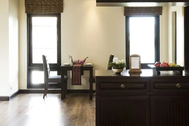 Deluxe Suite Sea View - Free one way airport transfer