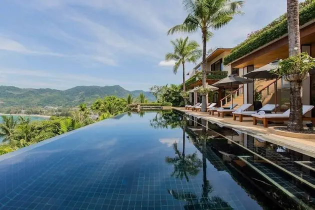 6-Bedroom Villa