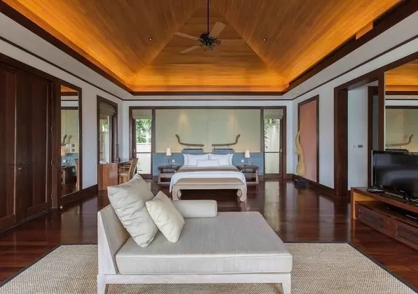 6-Bedroom Villa