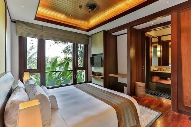 6-Bedroom Villa