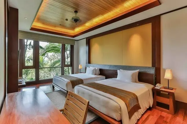 6-Bedroom Villa