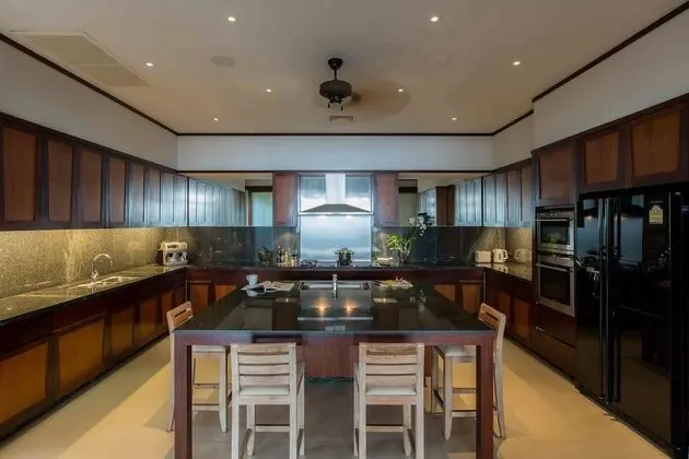 6-Bedroom Villa