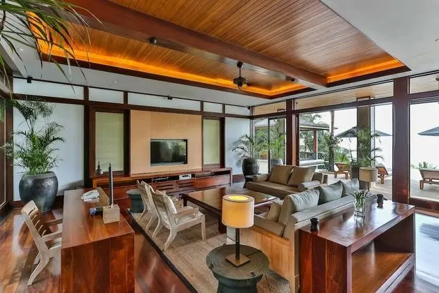 6-Bedroom Villa