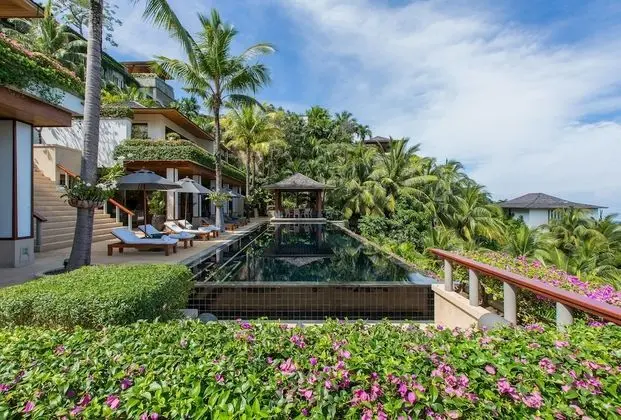 6-Bedroom Villa