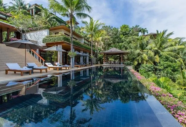 6-Bedroom Villa