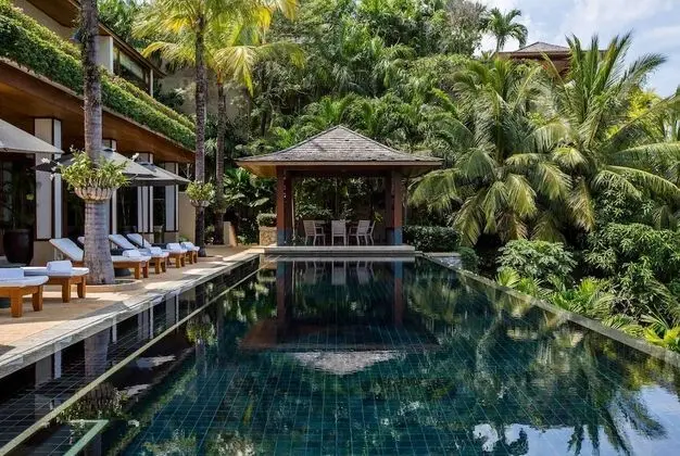 6-Bedroom Villa