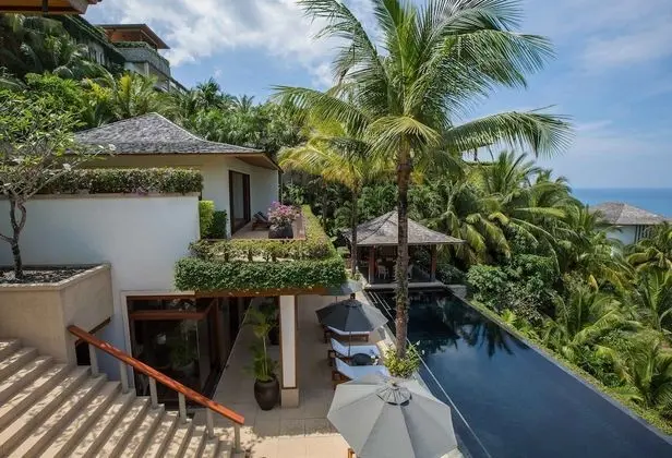 6-Bedroom Villa