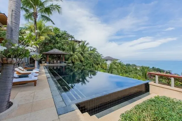 6-Bedroom Villa