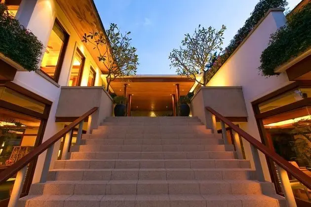 6-Bedroom Villa