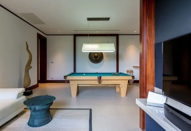 6-Bedroom Villa