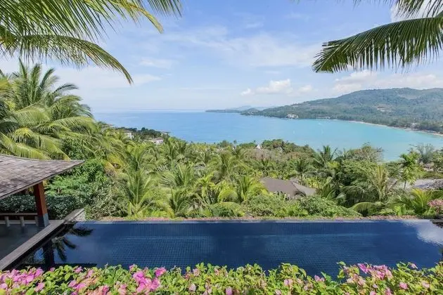 6-Bedroom Villa
