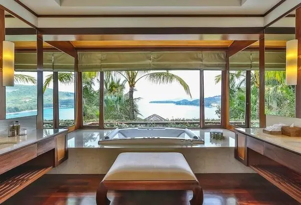 6-Bedroom Villa