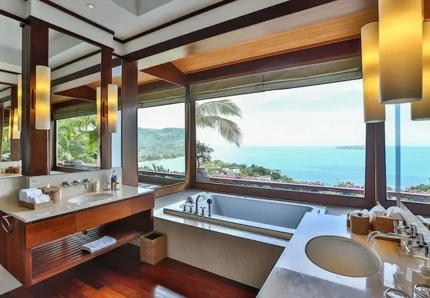 6-Bedroom Villa