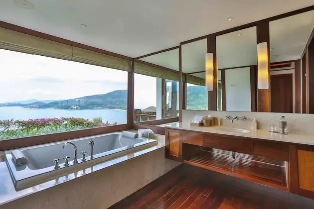 6-Bedroom Villa