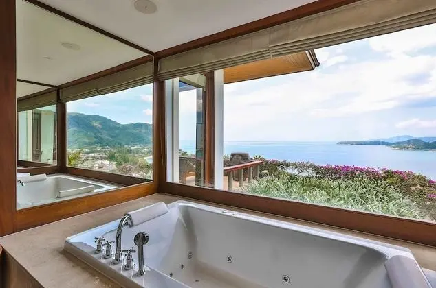 6-Bedroom Villa