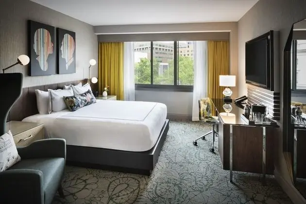 City View, 1 King Bed, Accessible (Hearing)