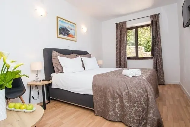 Tek Büyük Yataklı Oda