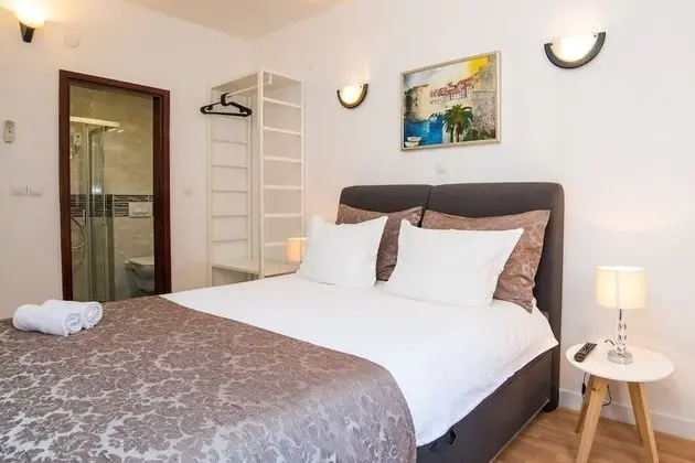 Tek Büyük Yataklı Oda