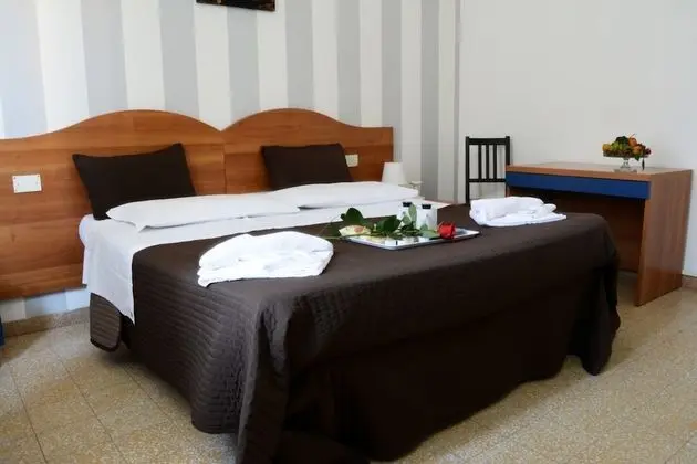 Tek Büyük Yataklı Oda, Ortak Banyo