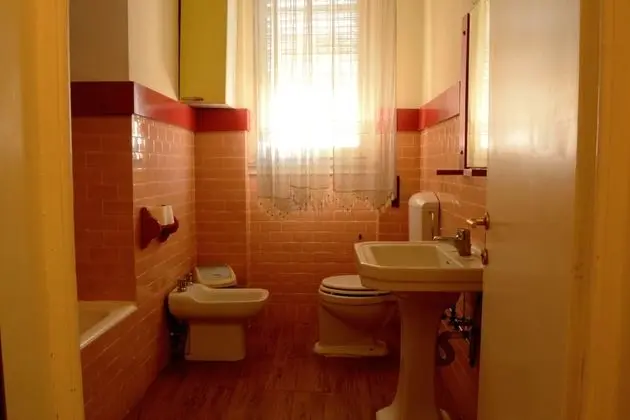 Tek Kişilik Oda, Ortak Banyo
