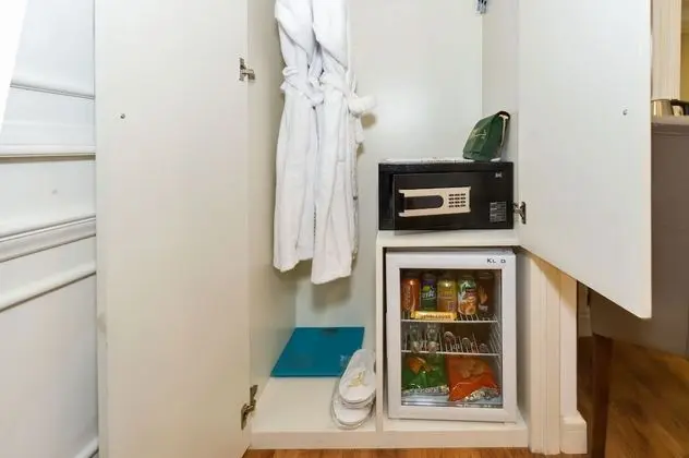 Standard Tek Büyük Yataklı Oda