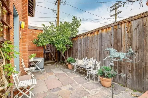 Apart Daire, 1 Büyük (Queen) Boy Yatak, Avlu Manzaralı (Darling Detached Villa in Heart of Ca)