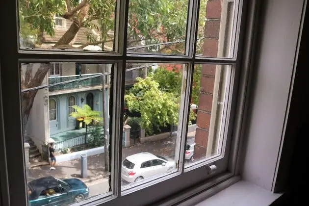 Tek Büyük Yataklı Oda, Ortak Banyo