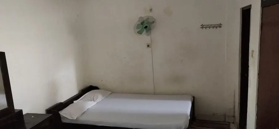 Standard Tek Büyük Yataklı Oda
