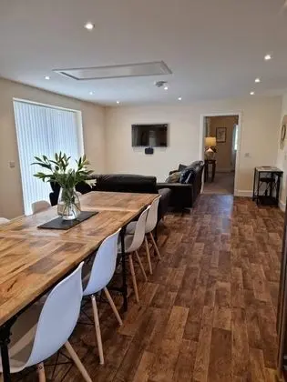 Ev, 5 Yatak Odası (2 bedrooms in separate annex)