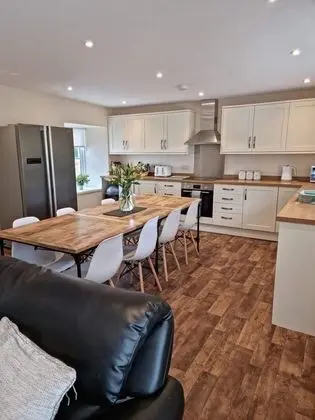 Ev, 5 Yatak Odası (2 bedrooms in separate annex)