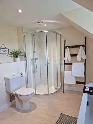 Ev, 5 Yatak Odası (2 bedrooms in separate annex)