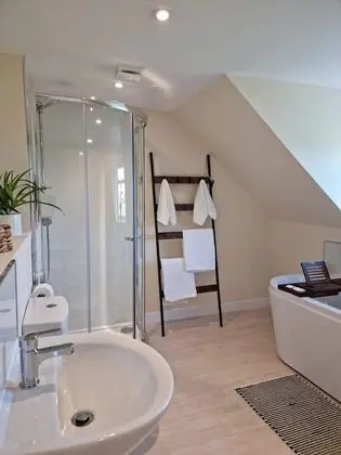 Ev, 5 Yatak Odası (2 bedrooms in separate annex)