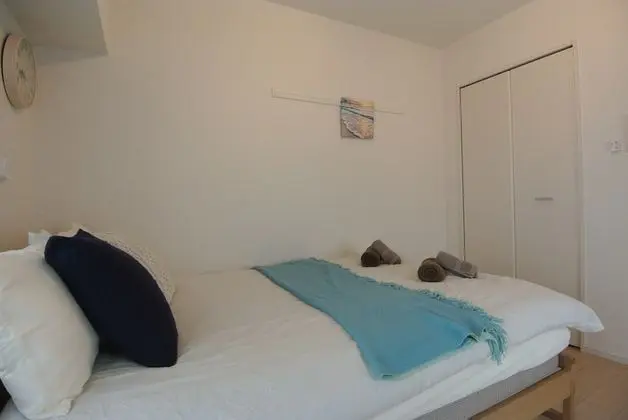 402