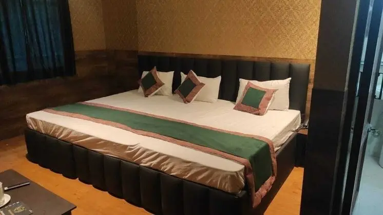 Standard Tek Büyük Yataklı Oda