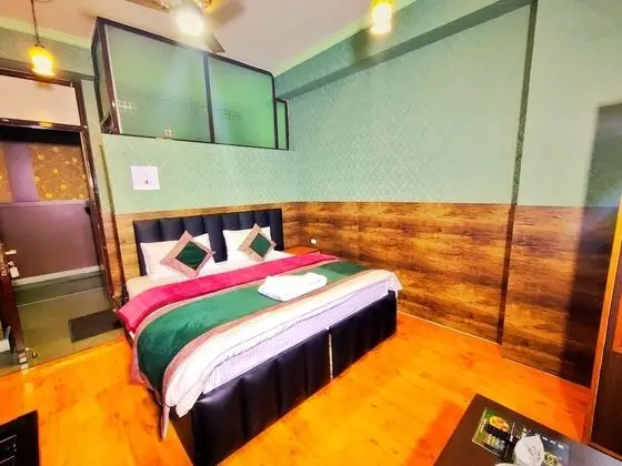 Standard Tek Büyük Yataklı Oda