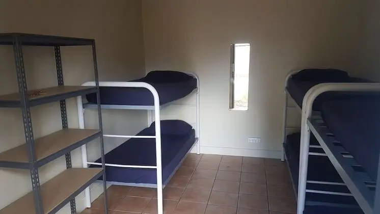 Ortak Ranzalı Oda, 1 Tek Kişilik Yatak