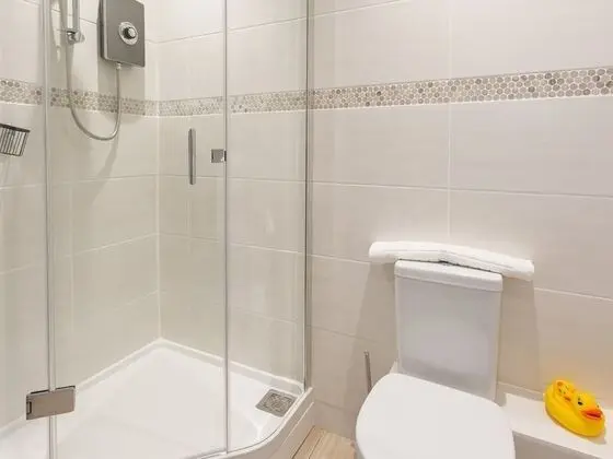İki Ayrı Yataklı Oda, Banyolu/Duşlu