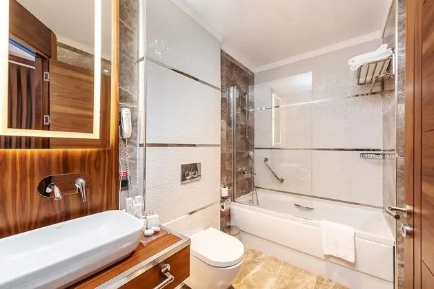 Grand Deluxe Family Suite Banyo