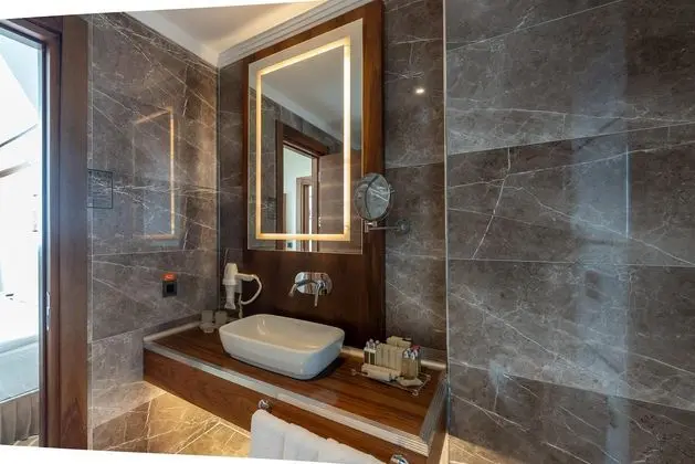 Grand Deluxe Family Suite Banyo